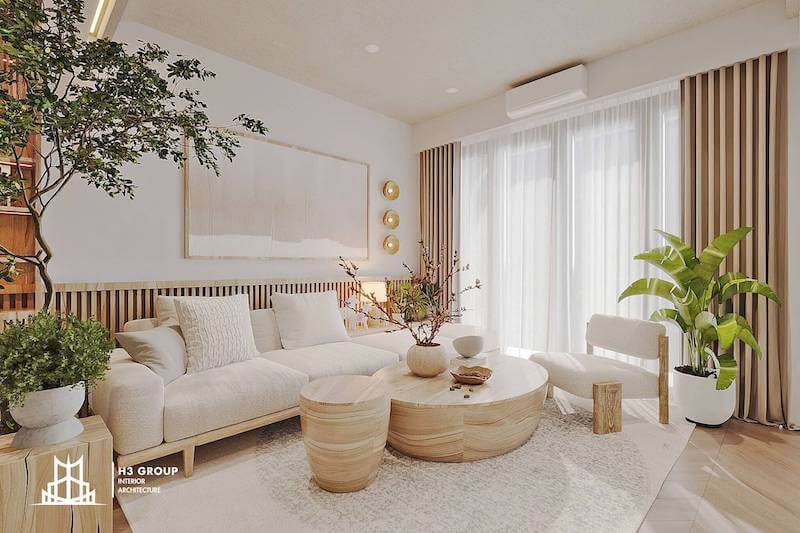 Phòng khách sử dụng bảng màu trung tính sáng kết hợp nội thất gỗ tự nhiên và cây xanh trang trí, tạo nên không gian ấm áp, tinh giản và tràn ngập ánh sáng