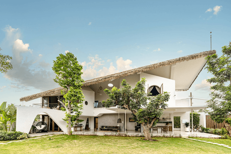 Cây xanh được trồng bổ sung xen kẽ, mang lại bóng mát tự nhiên và tăng tính sinh thái cho công trình