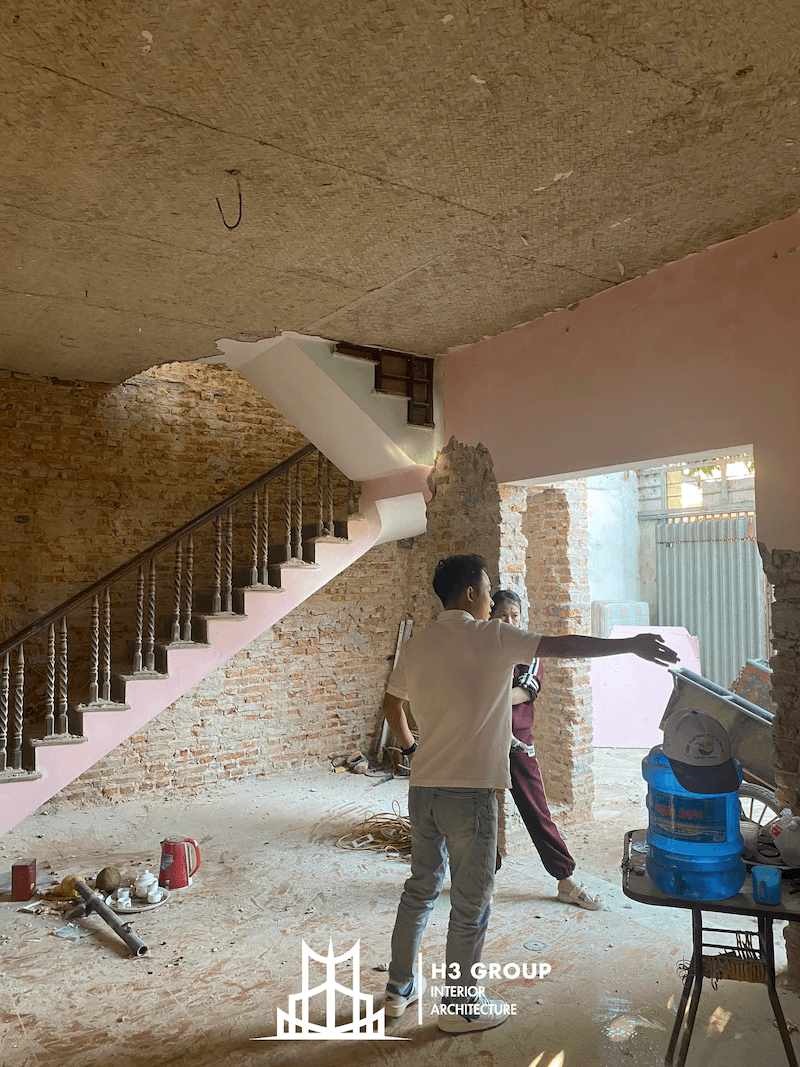 Cần kiểm tra kết cấu hiện trạng, bố trí lại công năng hợp lý, đảm bảo hệ thống điện nước, thoát hiểm và tuân thủ các tiêu chuẩn kỹ thuật xây dựng