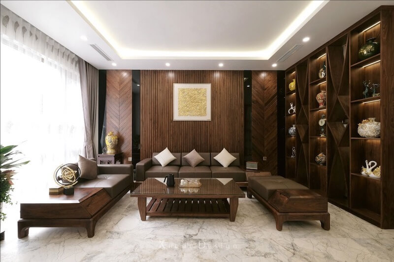 Phòng khách gỗ óc chó cần bố trí trục nhìn thông thoáng, điểm tựa vững, cân bằng ánh sáng và vật liệu để tránh tối, nặng nề