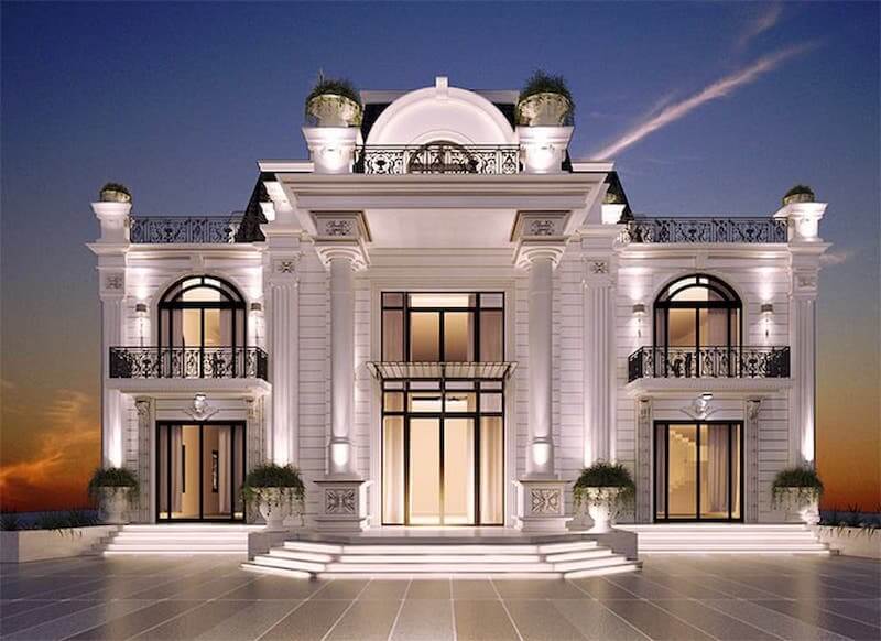 Hệ thống đèn chiếu sáng kiến trúc giúp các đường phào chỉ và ban công sắt mỹ thuật nổi bật, làm công trình trở nên lộng lẫy khi về đêm