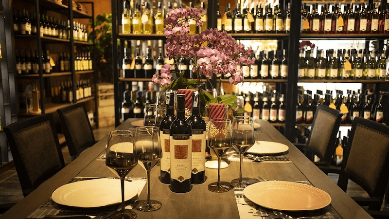 Tổng thể thiết kế nhà hàng rượu vang không chỉ chú trọng thẩm mỹ mà còn tối ưu công năng, giúp nâng cao trải nghiệm khách hàng và giá trị kinh doanh