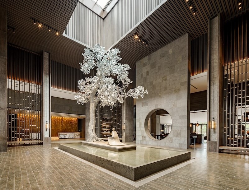 Sảnh đón khách của nhà hàng sang trọng cần được thiết kế rộng rãi, dễ nhận diện và tạo ấn tượng ngay từ cái nhìn đầu tiên