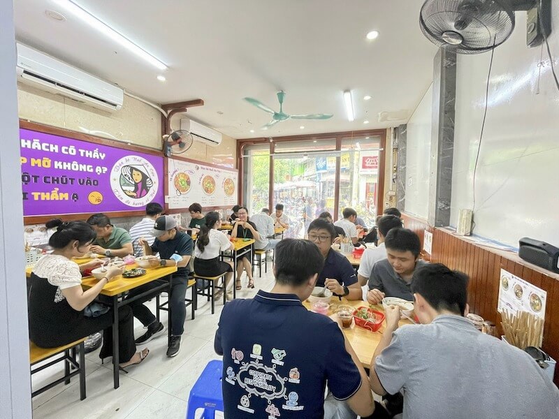 Thiết kế chuyên nghiệp biến quán bún bò Huế thành trải nghiệm ẩm thực, tăng nhận diện thương hiệu, tối ưu vận hành, giữ khách