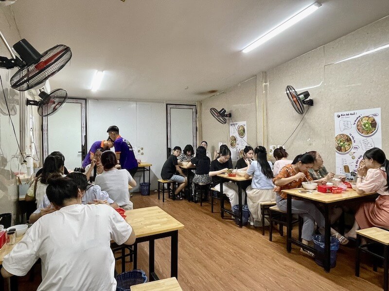 Giải pháp thông gió giúp xử lý mùi mắm ruốc, hơi nóng, giữ không gian thoáng sạch, nâng cao trải nghiệm và cảm nhận chất lượng quán