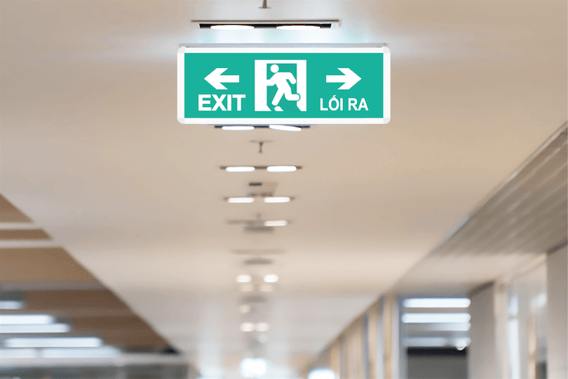 Quán lẩu bắt buộc phải thiết kế lối thoát hiểm vì đây là mô hình sử dụng nguồn nhiệt, bếp gas, bếp điện và hệ thống hút khói hoạt động liên tục, tiềm ẩn rủi ro cháy nổ cao