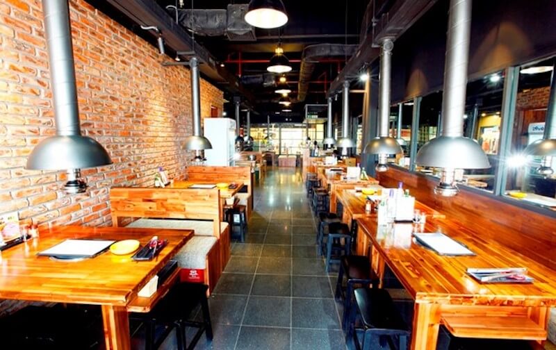 Quán lẩu có thể tạo cá tính riêng mà không cần trang trí cầu kỳ, từ đó giảm chi phí đầu tư ban đầu