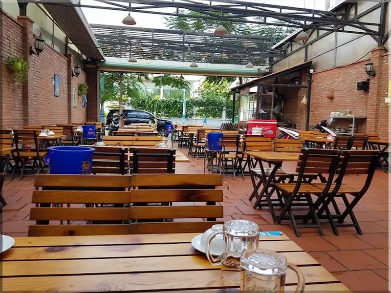 Phân chia khu chức năng và luồng di chuyển giúp phục vụ nhanh, tránh va chạm, giữ vệ sinh, tối ưu công suất bàn nhất