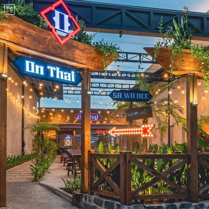 Ánh sáng và cảnh quan quyết định cảm xúc, thời gian lưu lại của khách, đồng thời tác động trực tiếp đến hình ảnh quán, khả năng thu hút, giữ chân và hiệu quả kinh doanh