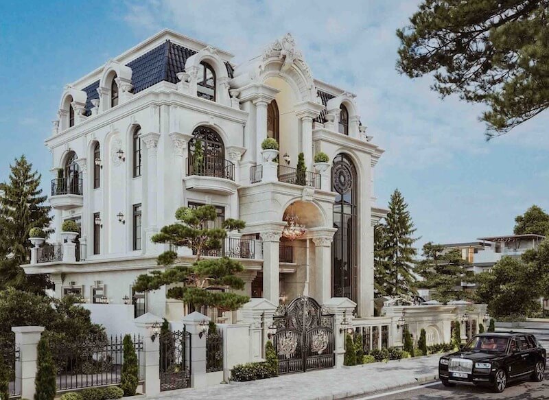 Thiết kế biệt thự cổ điển chuẩn mực đề cao đối xứng tuyệt đối, tỷ lệ thức cổ điển, cột La Mã, phù điêu thủ công, vật liệu quý và giá trị trường tồn 