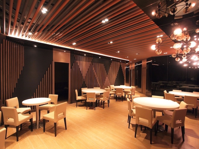 Mẫu nhà hàng tiêu chuẩn với không gian sang trọng tối ưu diện tích sử dụng 1.4 – 1.8 m²/người, thoải mái cho việc phục vụ ăn uống và tiếp khách