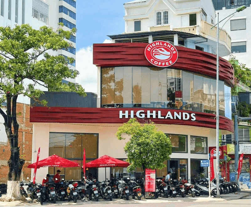 Phí nhượng quyền Highlands không chỉ là chi phí, mà còn là “tấm vé vào hệ sinh thái thương hiệu lớn” với điều kiện rất khắt khe