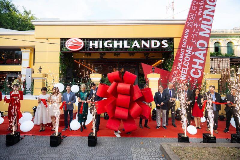 Phí quản lý hàng tháng và marketing giúp duy trì vận hành hệ thống, quảng bá thương hiệu, đảm bảo chất lượng đồng bộ và hỗ trợ kinh doanh ổn định cho từng cửa hàng