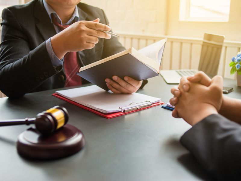 Chi phí pháp lý nên tối ưu bằng cách chuẩn bị hồ sơ đầy đủ ngay từ đầu hoặc thuê đơn vị hỗ trợ để tránh sai sót, tiết kiệm thời gian và chi phí