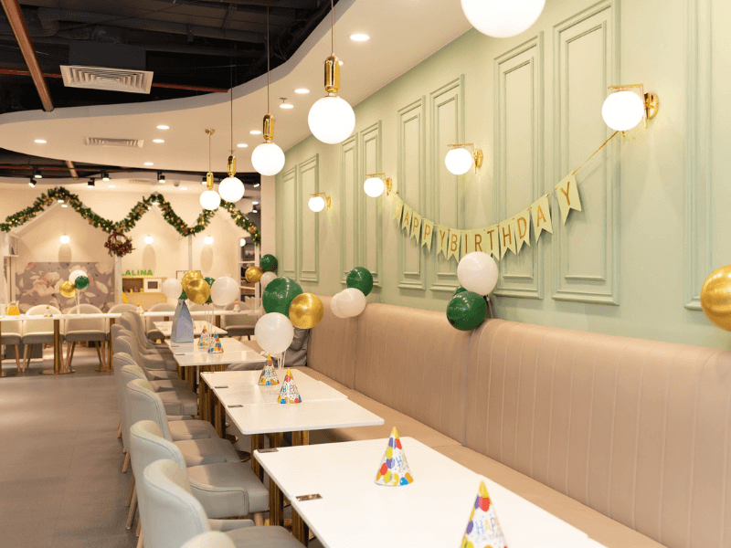 Khu vui chơi kết hợp cùng khu tổ chức tiệc giúp trẻ vừa có thể tham gia hoạt động vui chơi, vừa trải nghiệm không khí sự kiện vui vẻ, tạo cảm giác hứng thú và đáng nhớ