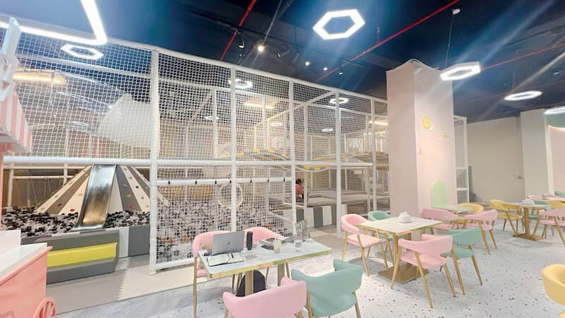 Nên ưu tiên những khu vực có mật độ gia đình trẻ cao, dễ tiếp cận và thuận tiện di chuyển, đặc biệt là gần trường học, chung cư hoặc khu dân cư đông đúc