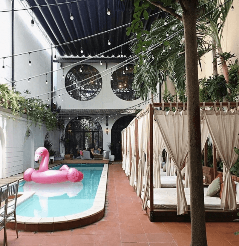 Hồ bơi là hạng mục không nên tiết kiệm quá mức, vì chất lượng hệ thống lọc và kết cấu hồ sẽ ảnh hưởng trực tiếp đến trải nghiệm khách hàng