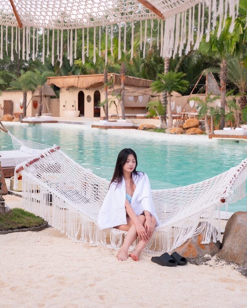 Chi phí vận hành dễ phát sinh ở điện nước và xử lý nước hồ bơi, vì hệ thống bơm lọc phải hoạt động liên tục để đảm bảo chất lượng nước