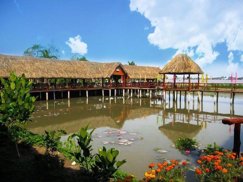 Nhà hàng nổi trên sông tạo trải nghiệm ẩm thực độc đáo, không gian thoáng đãng, view đẹp, thu hút khách du lịch, tối ưu quỹ đất ven sông và tăng giá trị thương mại