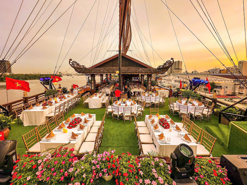 Tính toán độ thăng bằng và ổn định giúp nhà hàng nổi giữ cân bằng trên mặt nước, tránh nghiêng lắc, đảm bảo an toàn cho công trình và thực khách khi vận hành