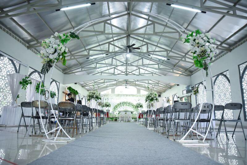 Mô hình này phù hợp với các tiệc cưới quy mô vừa và nhỏ, đáp ứng nhu cầu tổ chức nhanh gọn, tiết kiệm nhưng vẫn đảm bảo lịch sự.