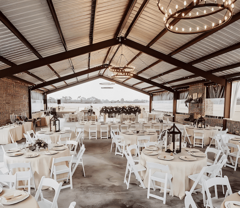 Sử dụng khung thép tiền chế là giải pháp thực tế cho những chủ đầu tư muốn tối ưu chi phí nhưng vẫn xây dựng được một địa điểm tổ chức tiệc cưới ổn định