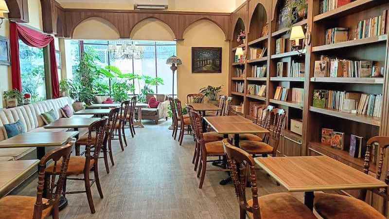 Cần có giải pháp tiêu âm để giảm tiếng ồn, giữ không gian yên tĩnh, tạo môi trường thoải mái cho khách đọc sách, học tập hoặc làm việc mà không bị làm phiền