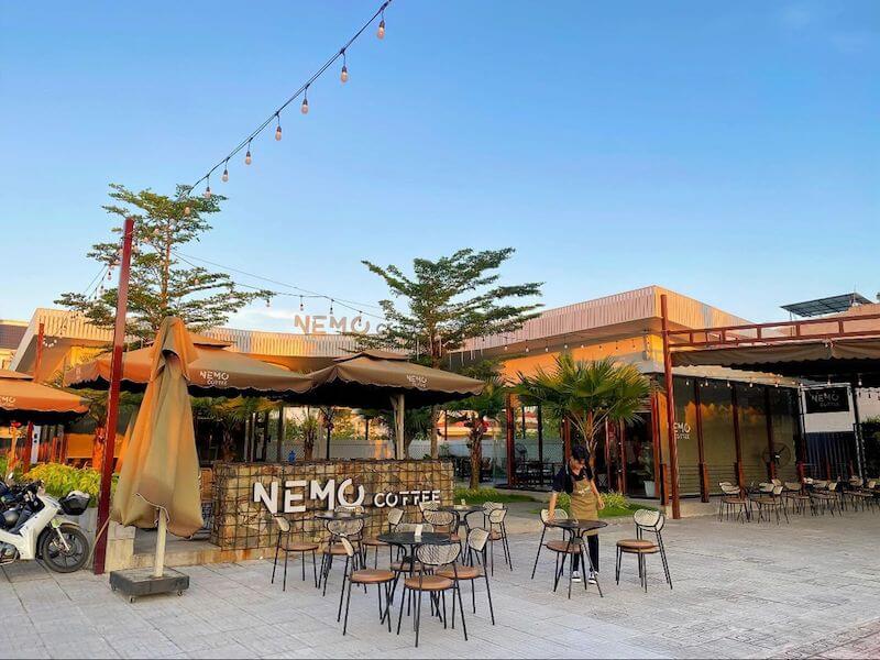 Quán cafe 400m2 cần phân khu hợp lý, tối ưu vận hành, chọn phong cách rõ ràng, vật liệu bền, ánh sáng tốt và trải nghiệm khách hàng