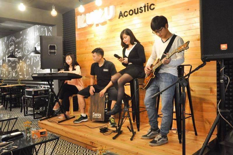 Không nên tiết kiệm tiền thuê band nhạc vì chất lượng âm nhạc quyết định trải nghiệm khách, ảnh hưởng trực tiếp đến thời gian ở lại và khả năng quay lại