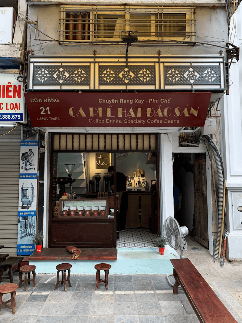 Mô hình cafe đặc sản thường thu hút khách hàng có gu, sẵn sàng chi trả cao hơn để trải nghiệm chất lượng cafe tốt và khác biệt