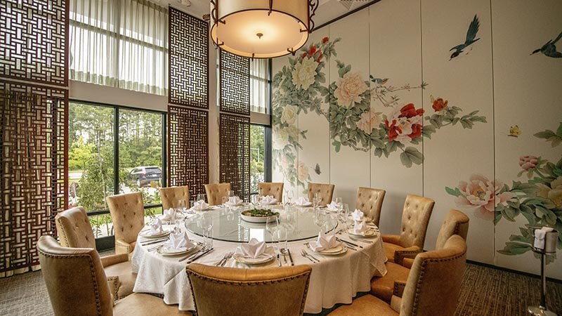 Phòng VIP giúp tạo không gian riêng tư cho gia đình, phù hợp tiệc sinh nhật, họp mặt, tăng trải nghiệm thoải mái, nâng giá trị dịch vụ và doanh thu
