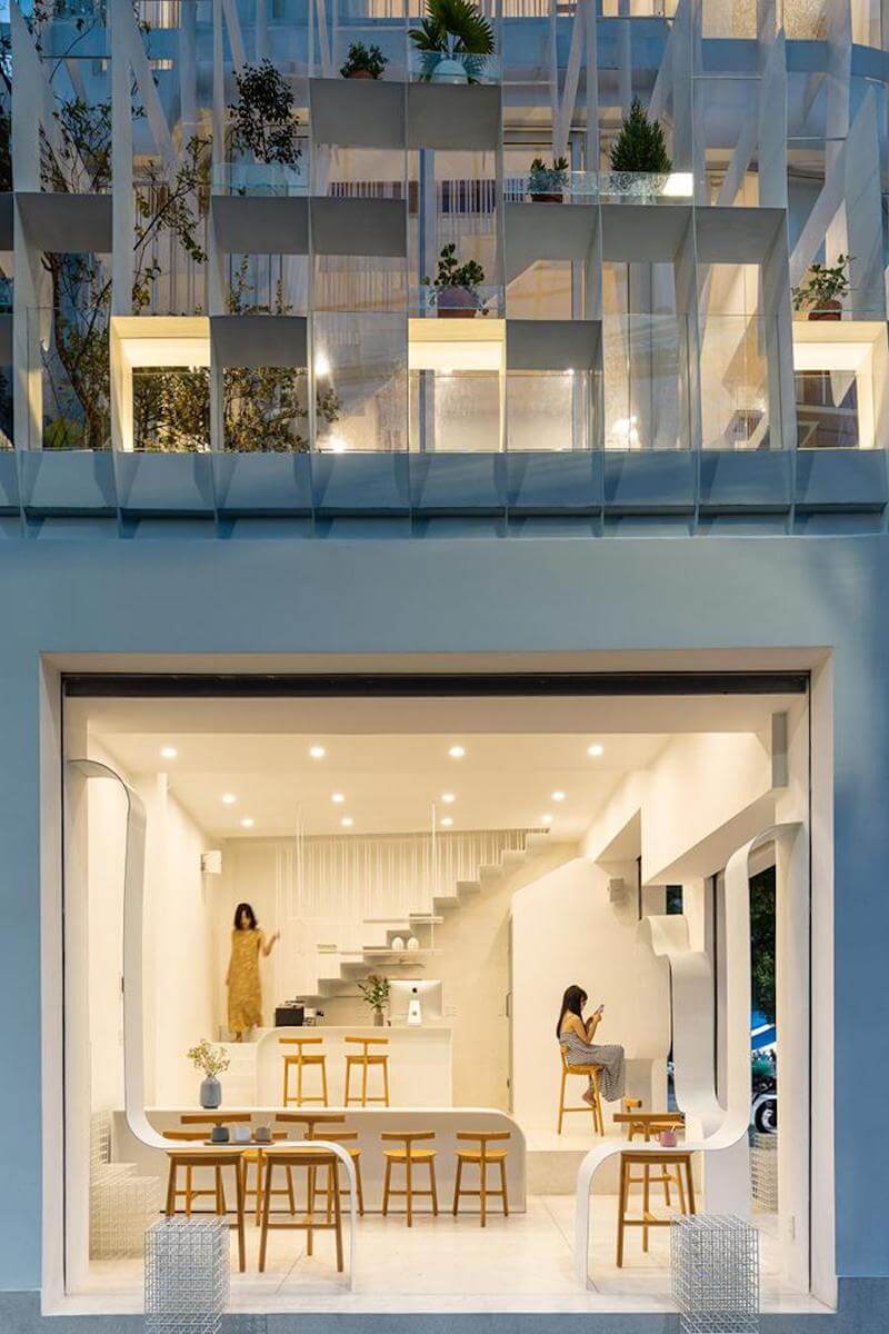 Phong cách hiện đại tối giản giúp quán ăn kết hợp nhà ở tối ưu diện tích, giảm chi tiết rườm rà và tạo không gian thông thoáng, dễ vận hành hiệu quả