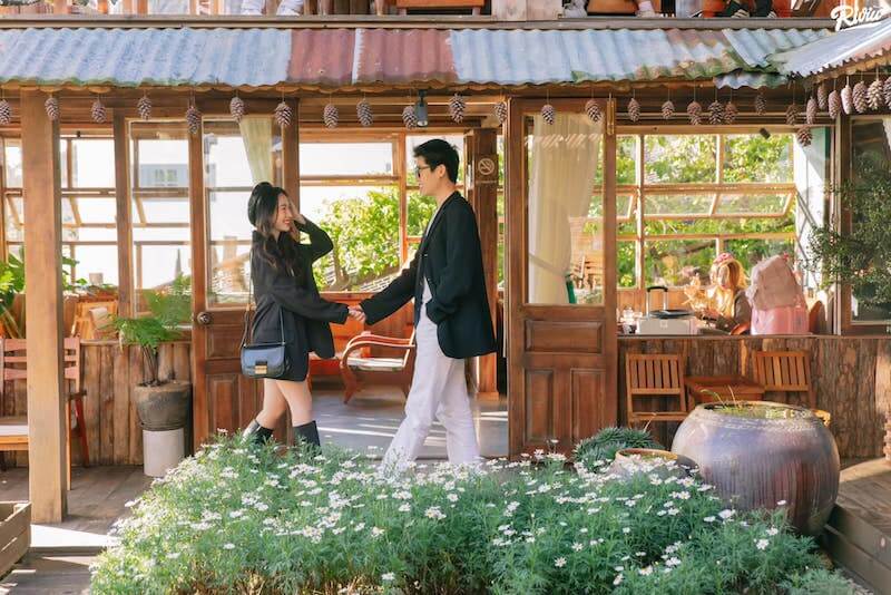 Không gian phù hợp với những khách hàng tìm sự yên tĩnh, thích cảm giác hoài cổ và muốn tận hưởng một nhịp sống chậm rãi