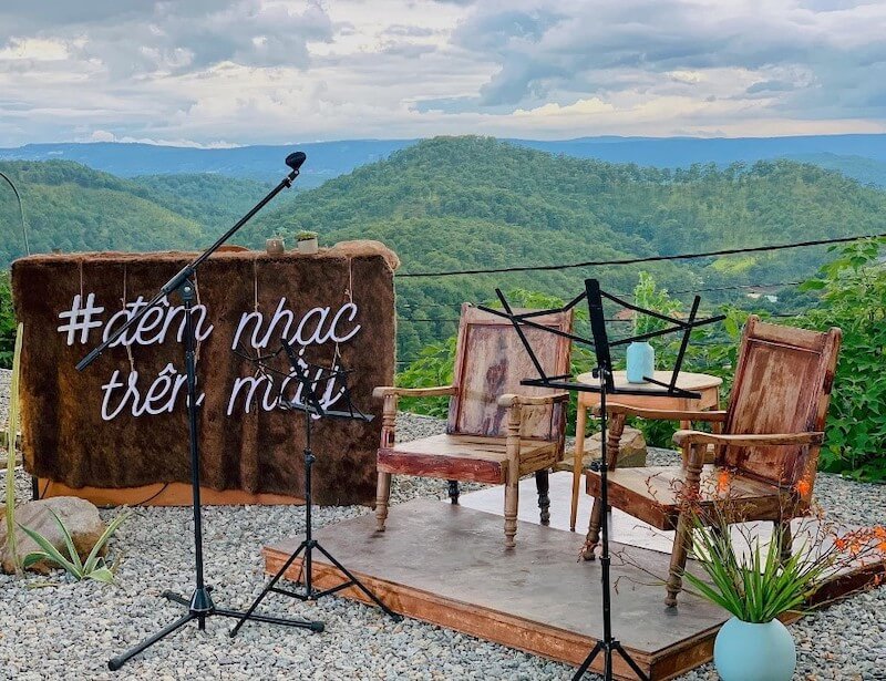Tổng thể thiết kế hướng đến trải nghiệm cảm xúc, nơi âm nhạc, không gian và ánh sáng hòa quyện tạo nên một buổi tối đáng nhớ