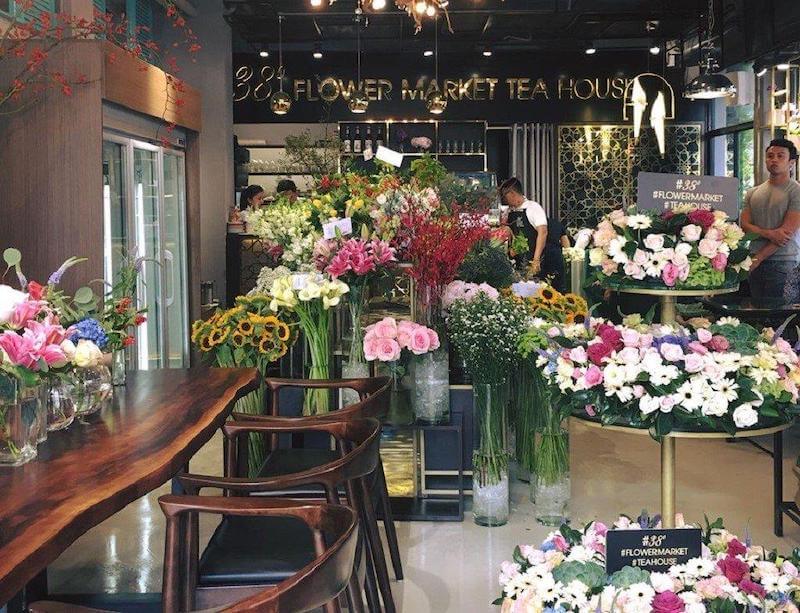 Quán cafe hoa hiệu quả marketing cao vì không gian đẹp tạo nội dung check-in tự nhiên, khách tự chia sẻ mạng xã hội, lan truyền thương hiệu miễn phí
