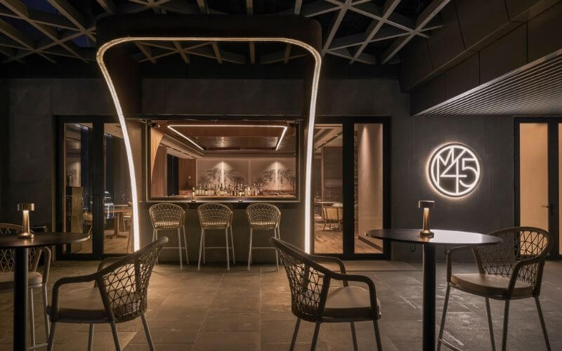 Phong cách Đương đại Độc bản phù hợp với nhà hàng Fine Dining muốn tạo dấu ấn riêng, khẳng định bản sắc thương hiệu và mang đến trải nghiệm không thể sao chép